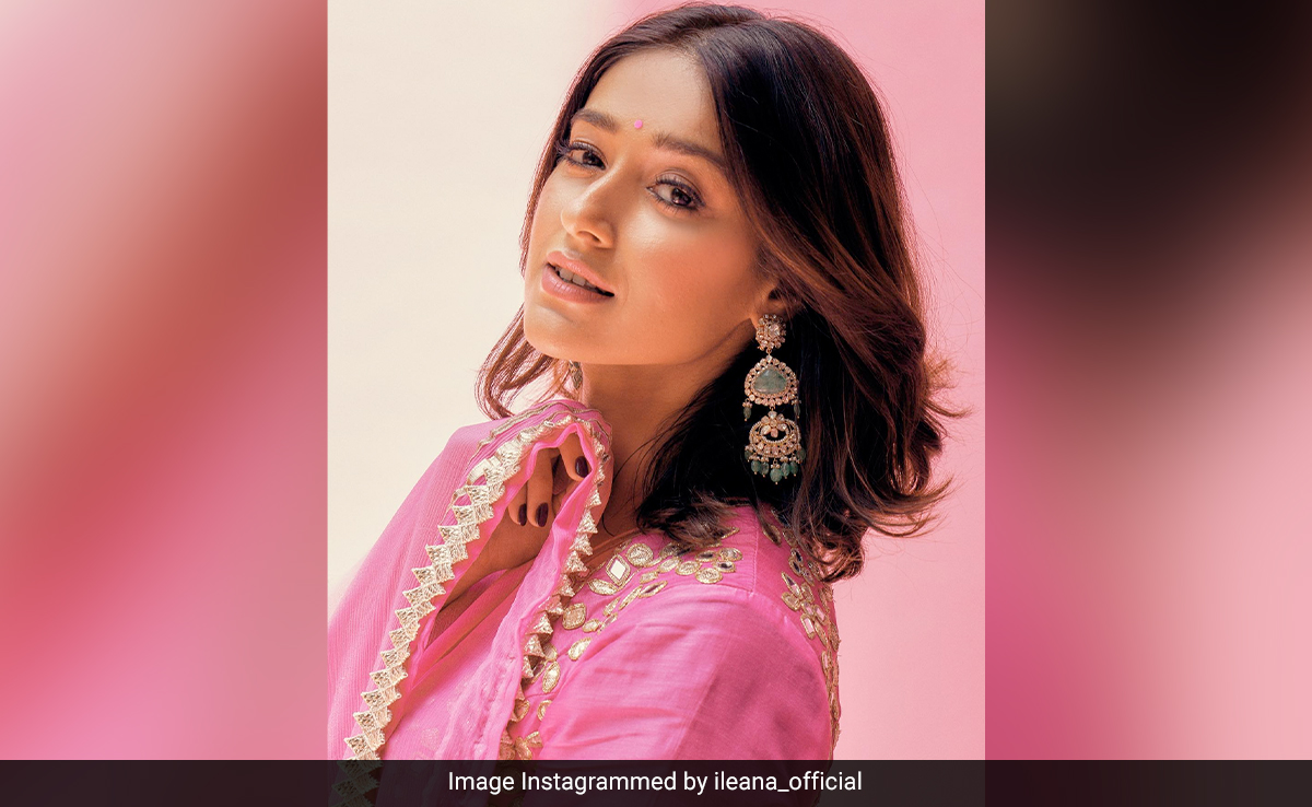 Ileana D'Cruz Shares First Pic Of Baby Bump Since Announcing Pregnancy