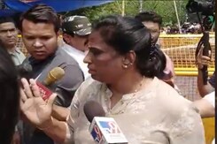 PT Usha Meets Protesting Wrestlers Days After "Indiscipline" Remark PT Usha Meets Protesting Wrestlers Days After "Indiscipline" Remark