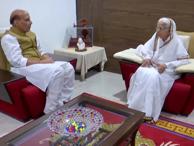 Defence Minister Rajnath Singh Meets Former President Pratibha Patil In Pune