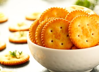 4 Easy Tips To Maintain Crispiness Of Biscuits In Rainy Season 4 Easy Tips To Maintain Crispiness Of Biscuits In Rainy Season