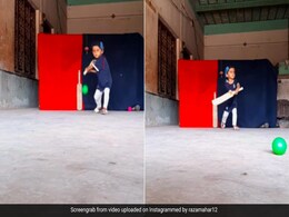 धोनी की तरह हेलीकॉप्टर शॉट मारता है ये पाकिस्तानी बच्चा, बल्लेबाजी से लोग हैरान, अमिताभ बच्चन भी हुए इम्प्रेस धोनी की तरह हेलीकॉप्टर शॉट मारता है ये पाकिस्तानी बच्चा, बल्लेबाजी से लोग हैरान, अमिताभ बच्चन भी हुए इम्प्रेस