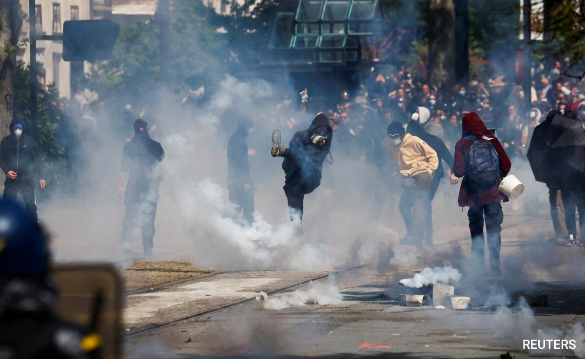 Tear Gas, Cops Injured: Over 782,000 Protest France's Pension Reforms