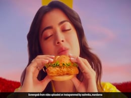 पुष्पा की श्रीवल्ली निकली झूठी? असल जिंदगी में खुद को बताती हैं वेजिटेरियन, नॉनवेज बर्गर खाती आईं नजर- जानें क्या है सच पुष्पा की श्रीवल्ली निकली झूठी? असल जिंदगी में खुद को बताती हैं वेजिटेरियन, नॉनवेज बर्गर खाती आईं नजर- जानें क्या है सच