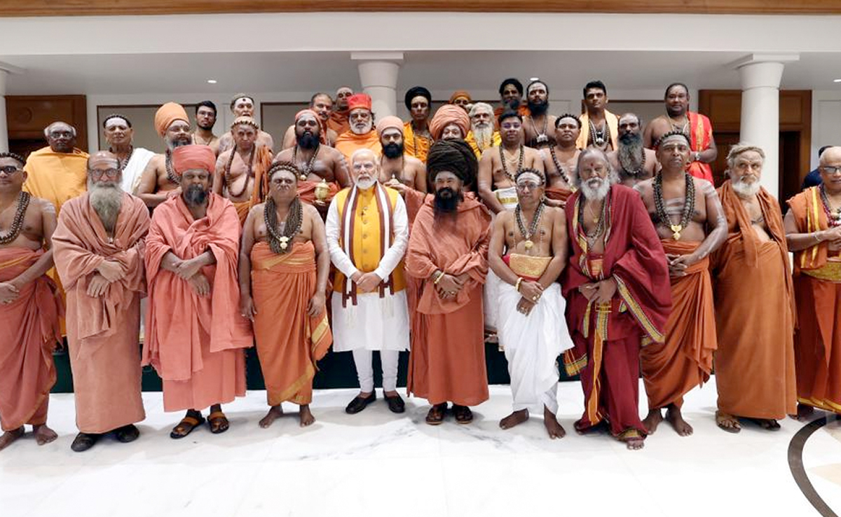 विशेष विमान, सात्विक भोजन और भविष्य में सहयोग का वादा : तमिल संतों को साथ लाने की केंद्र की बड़ी कोशिश विशेष विमान, सात्विक भोजन और भविष्य में सहयोग का वादा : तमिल संतों को साथ लाने की केंद्र की बड़ी कोशिश