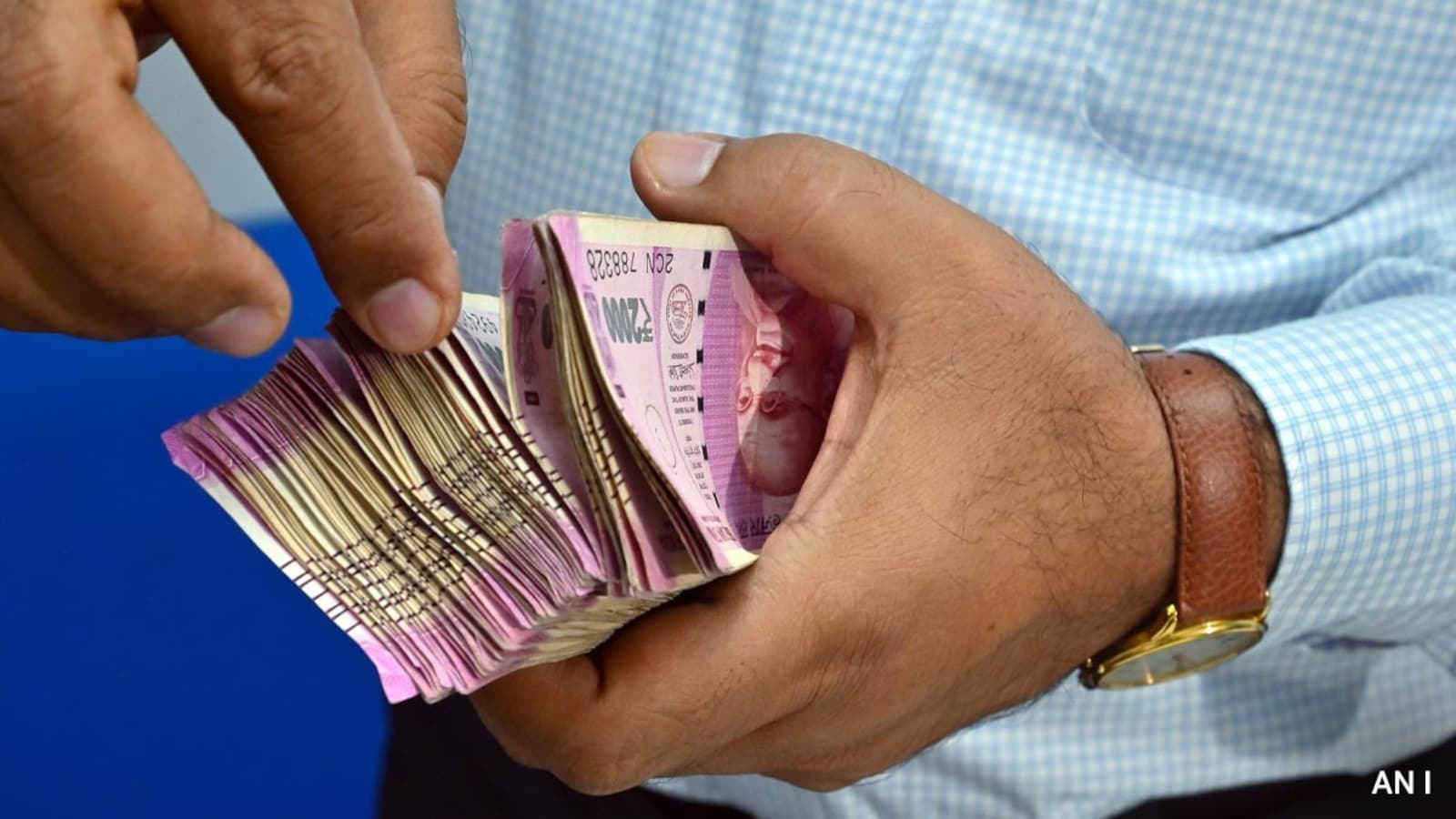 RBI Withdraws Rs 2,000 Notes; Exchange and Deposit Still Available at RBI Offices
