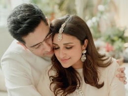 Parineeti Raghav Engagement: सगाई का केक देखकर न खो दें अपने होश... शानदार पार्टी की जान बना ये शाही केक... Parineeti Raghav Engagement: सगाई का केक देखकर न खो दें अपने होश... शानदार पार्टी की जान बना ये शाही केक...