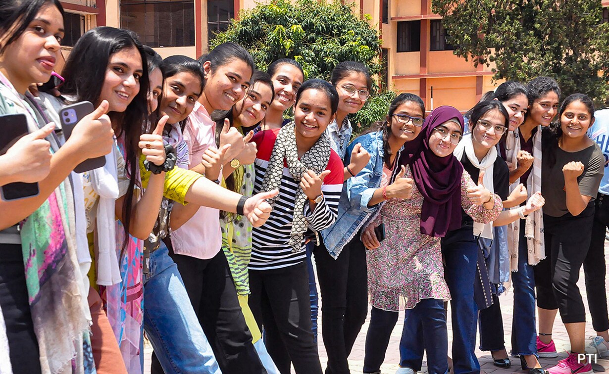 Explore Career Options For Class 12 Graduates In Science, Commerce, Arts