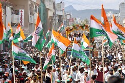 Karnataka Poll Result: रुझानों में 120 सीटों पर कांग्रेस को बढ़त, अपने बूते पर बना सकती है सरकार Karnataka Poll Result: रुझानों में 120 सीटों पर कांग्रेस को बढ़त, अपने बूते पर बना सकती है सरकार