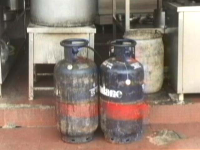 LPG Cylinder: आज से बढ़ गए LPG सिलेंडरों के दाम, जानें आपके शहर में इस कीमत पर मिलेगा सिलेंडर LPG Cylinder: आज से बढ़ गए LPG सिलेंडरों के दाम, जानें आपके शहर में इस कीमत पर मिलेगा सिलेंडर