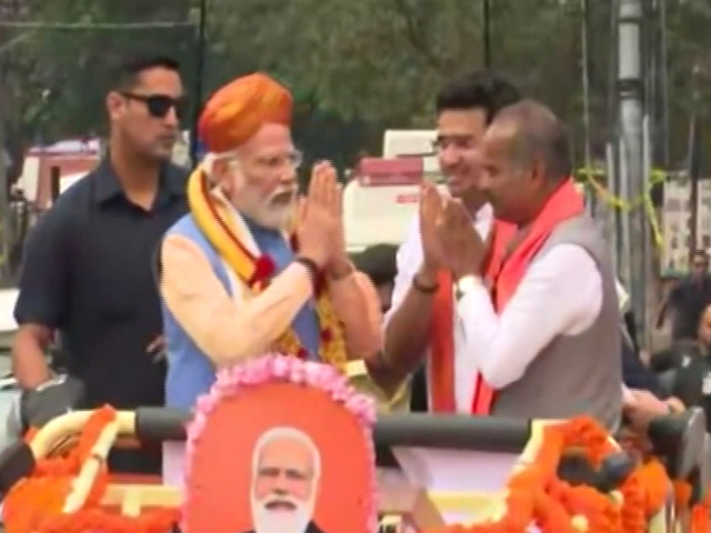 Karnataka Election 2023: PM मोदी का बेंगलुरु में 26 किलोमीटर लंबा रोड शो शुरू