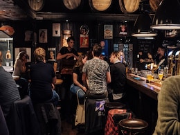 US States Are Considering Allowing Teenagers To Work In Bars To Address Labour Shortages US States Are Considering Allowing Teenagers To Work In Bars To Address Labour Shortages