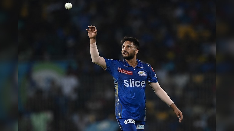 Who is Akash Madhwal: CSK का चौंकाने वाला फैसला, चोटिल हुआ बैटर, टीम में शामिल किया तेज गेंदबाज, कौन हैं आकाश मधवाल