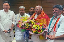 वादों को पूरा करने के लिए कांग्रेस की सरकार कहां से जुटाएगी पैसे? वादों को पूरा करने के लिए कांग्रेस की सरकार कहां से जुटाएगी पैसे?