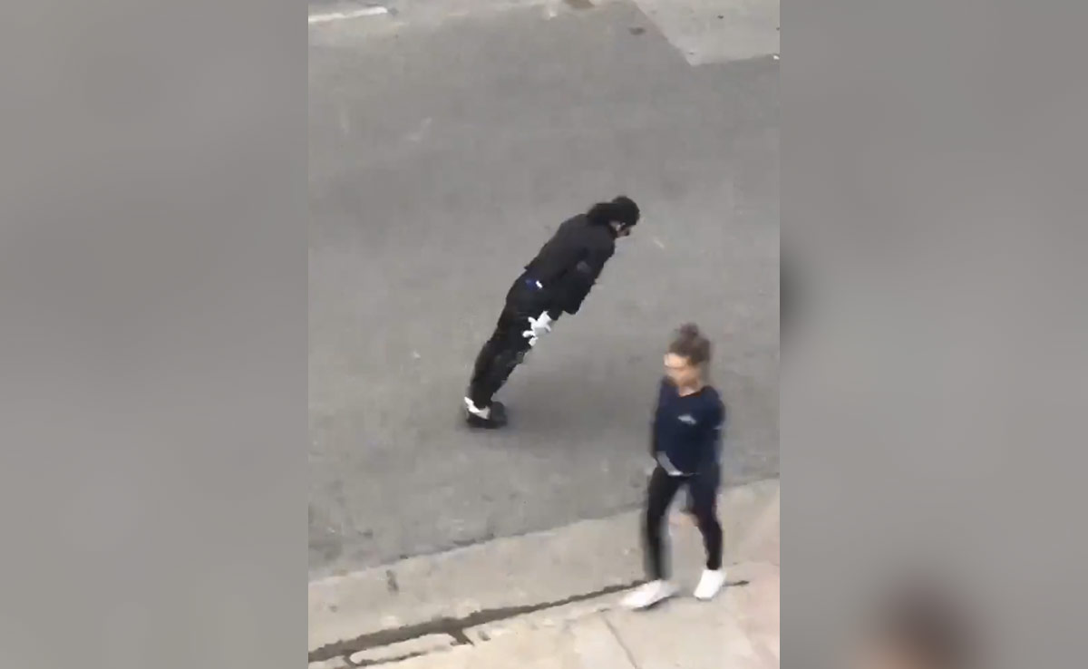 माइकल जैक्सन की तरह सड़क पर डांस कर रहा था शख्स, तभी हुआ कुछ ऐसा कि आप हंसने लगेंगे