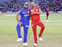 "What Should I Do?: Hilarious Scene As Rohit Asks Dhawan Whether To Bowl Or Bat After Winning Toss "What Should I Do?: Hilarious Scene As Rohit Asks Dhawan Whether To Bowl Or Bat After Winning Toss