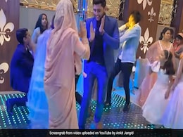 देवर के तगड़े डांस के आगे भाभी के छूटे पसीने, डांस फ्लोर पर खड़े कर दिए हाथ, कंपटीशन देख लोग बोले- भाभी की शामत आ गई देवर के तगड़े डांस के आगे भाभी के छूटे पसीने, डांस फ्लोर पर खड़े कर दिए हाथ, कंपटीशन देख लोग बोले- भाभी की शामत आ गई