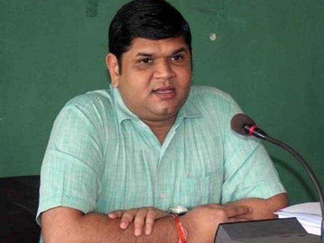 दिल्ली सरकार से नोटिस मिलने के बाद ड्यूटी पर लौटे आशीष मोरे, SC के आदेश का पालन करने पर जताई सहमति