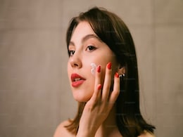 Follow These Skincare Tips The Next Time You're Travelling On A Long Flight Follow These Skincare Tips The Next Time You're Travelling On A Long Flight