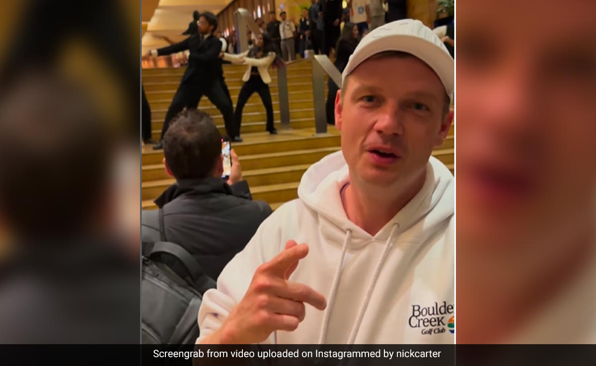 Backstreet Boys Arrive In Mumbai, Receive Bollywood-Style Welcome From Hotel Staff