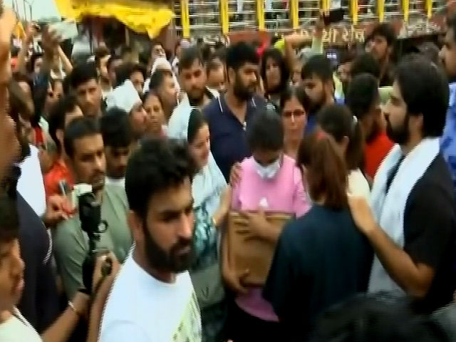 प्रदर्शनकारी पहलवान गंगा नदी में पदक बहाने पहुंचे हरिद्वार