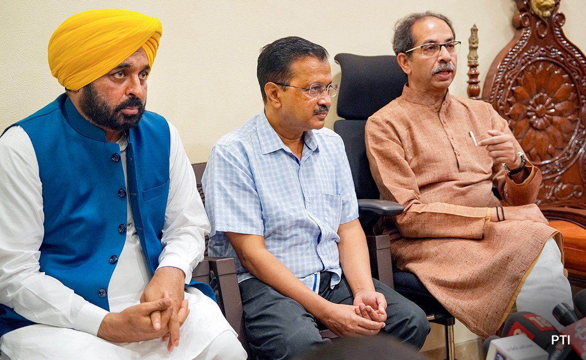 Arvind Kejriwal Meets Uddhav Thackeray To Seek Support Against Centre's Ordinance