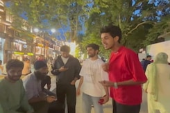 बदल रही है कश्मीर की तस्वीर, बंदूकों की आवाज़ें पीछे छूट रहीं बदल रही है कश्मीर की तस्वीर, बंदूकों की आवाज़ें पीछे छूट रहीं