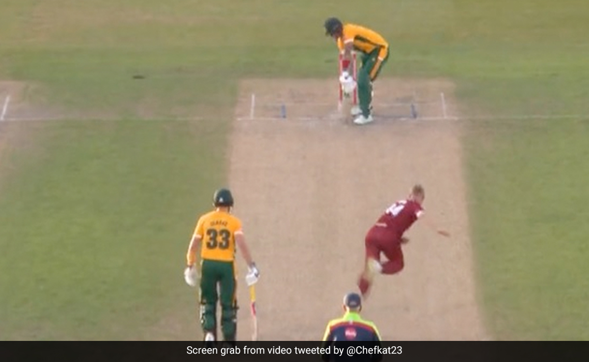 Video: 'इनस्विंग यॉर्कर', इंग्लिश गेंदबाज के रॉकेट बॉल को देख आई वसीम अकरम की याद, ऐसे उड़ा डाले स्टंप्स  