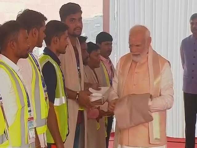 PM Modi Felicitates Workers Who Helped Construct New Parliament Building