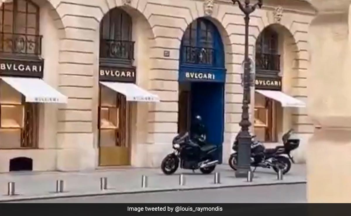 Video Shows The Moment Bulgari Store In Paris Was Robbed By Armed Men In Broad Daylight