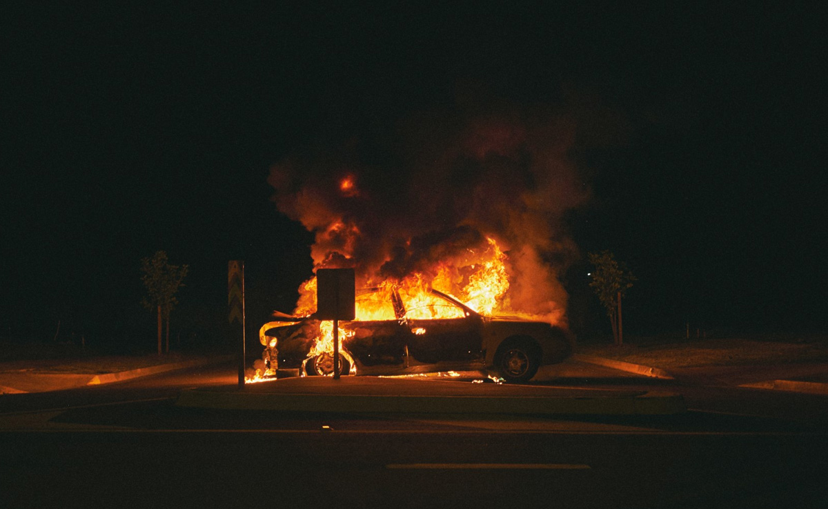 US Man Heroically Rescues Two Toddlers From Burning Car Right Before It Explodes