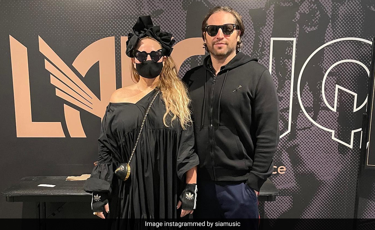<i>'Cheap Thrills'</i> singer Sia Marries Boyfriend Dan Bernad