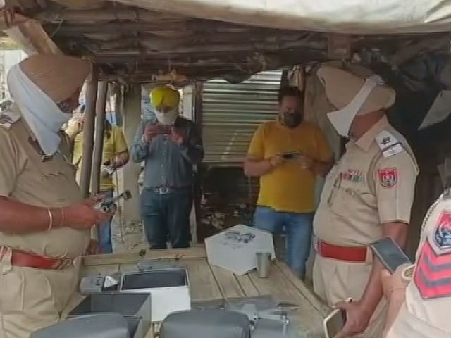 आज की सुर्खियां 1 मई : लुधियाना गैस लीक मामले में बड़ा खुलासा, सीवेज में औद्योगिक कचरा डालने से हादसा आज की सुर्खियां 1 मई : लुधियाना गैस लीक मामले में बड़ा खुलासा, सीवेज में औद्योगिक कचरा डालने से हादसा