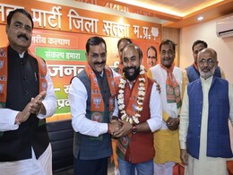 माउंट एवरेस्ट फतह करने वाले दो युवा मध्य प्रदेश विधानसभा चुनाव से पहले राजनीति के मैदान में उतरे माउंट एवरेस्ट फतह करने वाले दो युवा मध्य प्रदेश विधानसभा चुनाव से पहले राजनीति के मैदान में उतरे