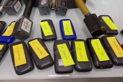 मुंबई पुलिस ने सिम कार्ड रैकेट का किया पर्दाफाश, एक फोटो पर कई सिम करवाते थे जारी मुंबई पुलिस ने सिम कार्ड रैकेट का किया पर्दाफाश, एक फोटो पर कई सिम करवाते थे जारी