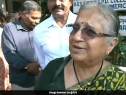 "हम बूढ़े हैं, लेकिन...": कर्नाटक के युवा मतदाताओं से सुधा मूर्ति की अपील "हम बूढ़े हैं, लेकिन...": कर्नाटक के युवा मतदाताओं से सुधा मूर्ति की अपील