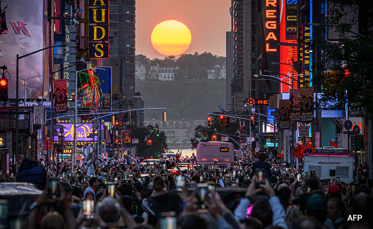 Pics: New Yorkers Chase The Sunset As 'Manhattanhenge' Lights Up City