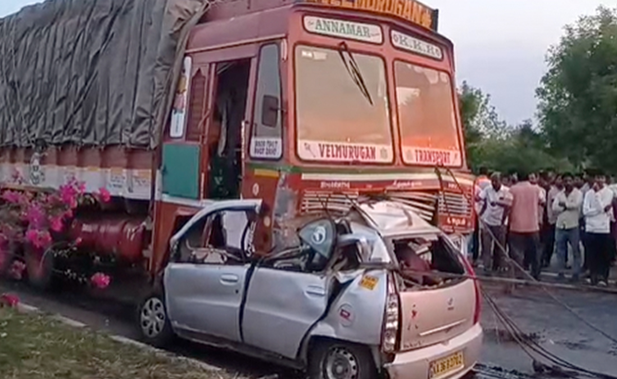6 Dead After Car Collides With Lorry In Karnataka's Koppal District