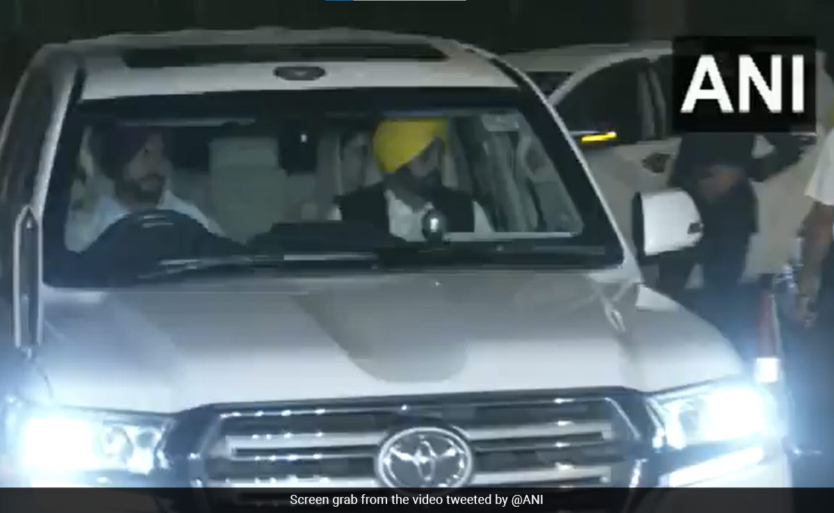 Bhagwant Mann Reaches Parineeti And Raghav Chadha's Engagement Venue Bhagwant Mann Reaches Parineeti And Raghav Chadha's Engagement Venue