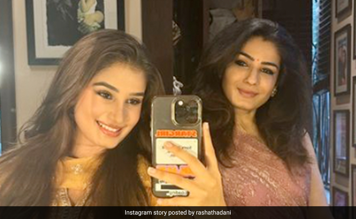 रवीना टंडन की बेटी ने मां के साथ शेयर की मिरर सेल्फी, राशा थडानी की तस्वीर देख फैंस कहने लगे 'यह तारा सुतारिया लग रही है'