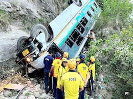 2 Dead, 4 Injured After Bus Skids Off Road In Uttarakhand's Haridwar 2 Dead, 4 Injured After Bus Skids Off Road In Uttarakhand's Haridwar