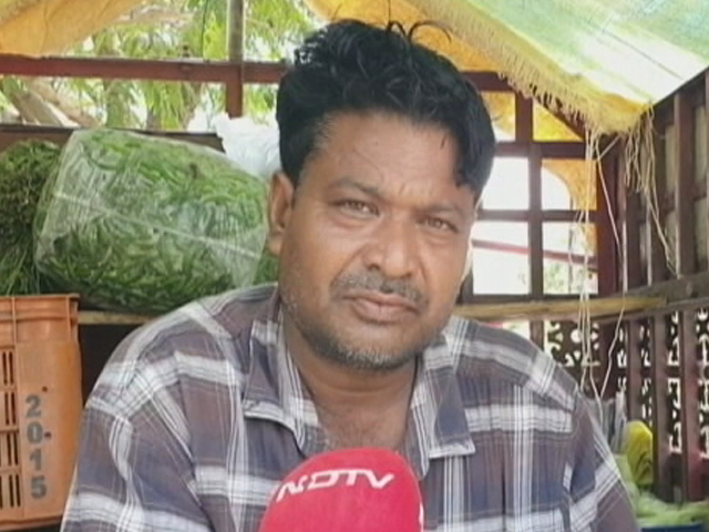 प्याज़ किसानों को पहले मौसम ने रुलाया और अब कम दामों ने, लागत भी नहीं निकल पा रही