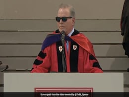 "Pay Your Writers": Warner Bros. Discovery CEO Gets Booed By Boston University Students "Pay Your Writers": Warner Bros. Discovery CEO Gets Booed By Boston University Students