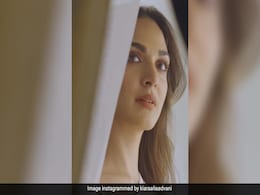 Kiara Advani's Minimal Makeup With Wispy Lashes And A Coral Lip Sums Up Our Ideal Summertime Look Kiara Advani's Minimal Makeup With Wispy Lashes And A Coral Lip Sums Up Our Ideal Summertime Look