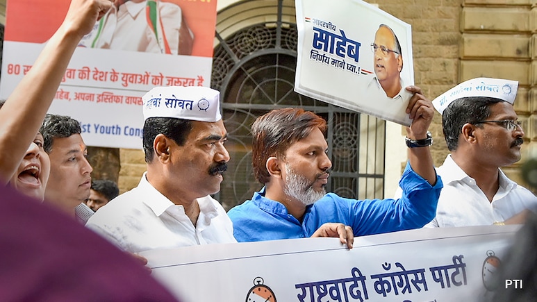 NCP की कोर कमेटी ने नामंजूर किया शरद पवार का इस्तीफा, पढ़ें 10 बड़ी बातें