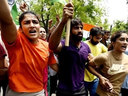 Wrestlers Protest: प्रदर्शनकारी पहलवान हरिद्वार के लिए निकले, कहा- 'गंगा में बहाएंगे मेडल' Wrestlers Protest: प्रदर्शनकारी पहलवान हरिद्वार के लिए निकले, कहा- 'गंगा में बहाएंगे मेडल'