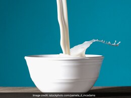 क्या आप भी पीते हैं कच्चा दूध, जानिए इसके फायदे और नुकसान