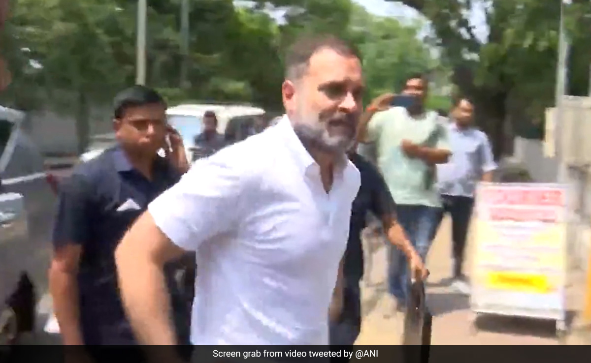 Rahul Gandhi Meets Students Of Men's Hostel Of Delhi University