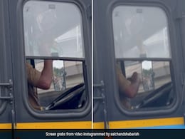 बेंगलुरु का ट्रैफिक इतना खराब, बस ड्राइवर ने Traffic में फंसे रहकर ही पूरा कर लिया अपना ये काम, 17 लाख बार देखा गया Video बेंगलुरु का ट्रैफिक इतना खराब, बस ड्राइवर ने Traffic में फंसे रहकर ही पूरा कर लिया अपना ये काम, 17 लाख बार देखा गया Video
