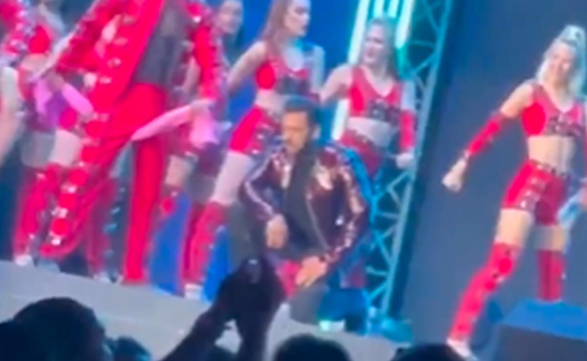 Viral: Salman Khan Dances To <i>Jumme Ki Raat</i> And Other Songs In Kolkata
