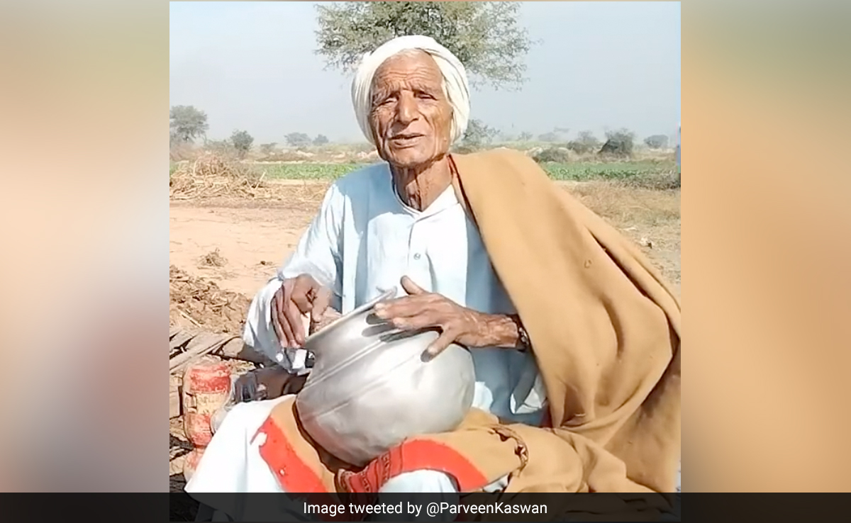 बुजुर्ग शख्स के इस दर्द भरे गाने को सुनकर इमोशनल हुए लोग, IFS अफसर ने शेयर किया वीडियो